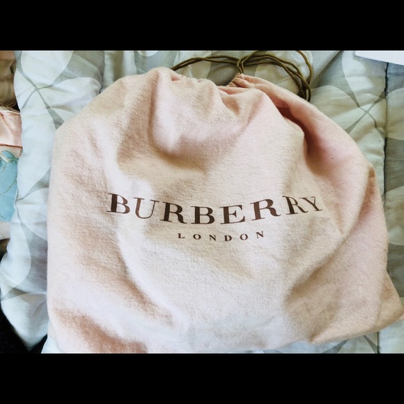 Burberry - Picture 2 of 4